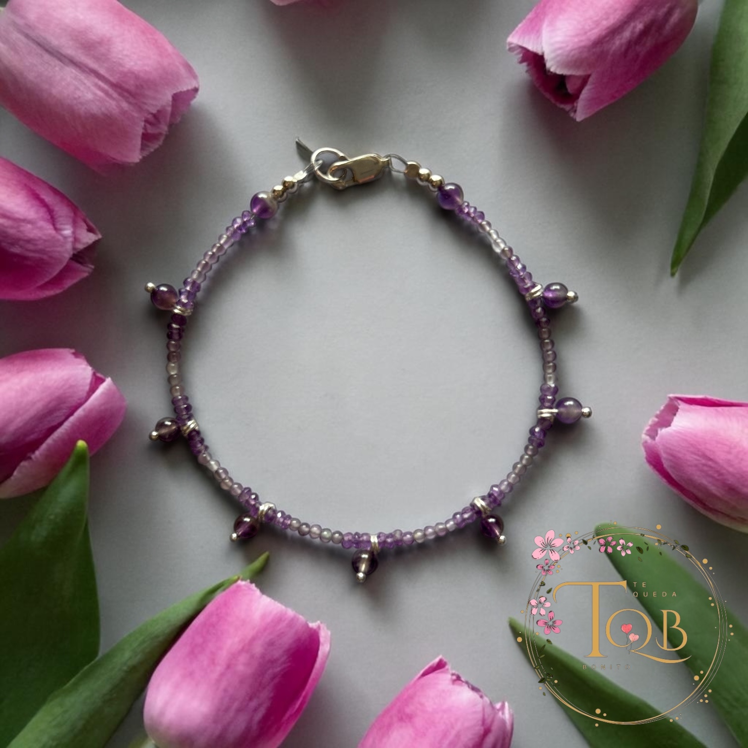 Pulsera de Amatista Natural con Dijes y Piezas de Plata 925 19cm — Hecha a Mano